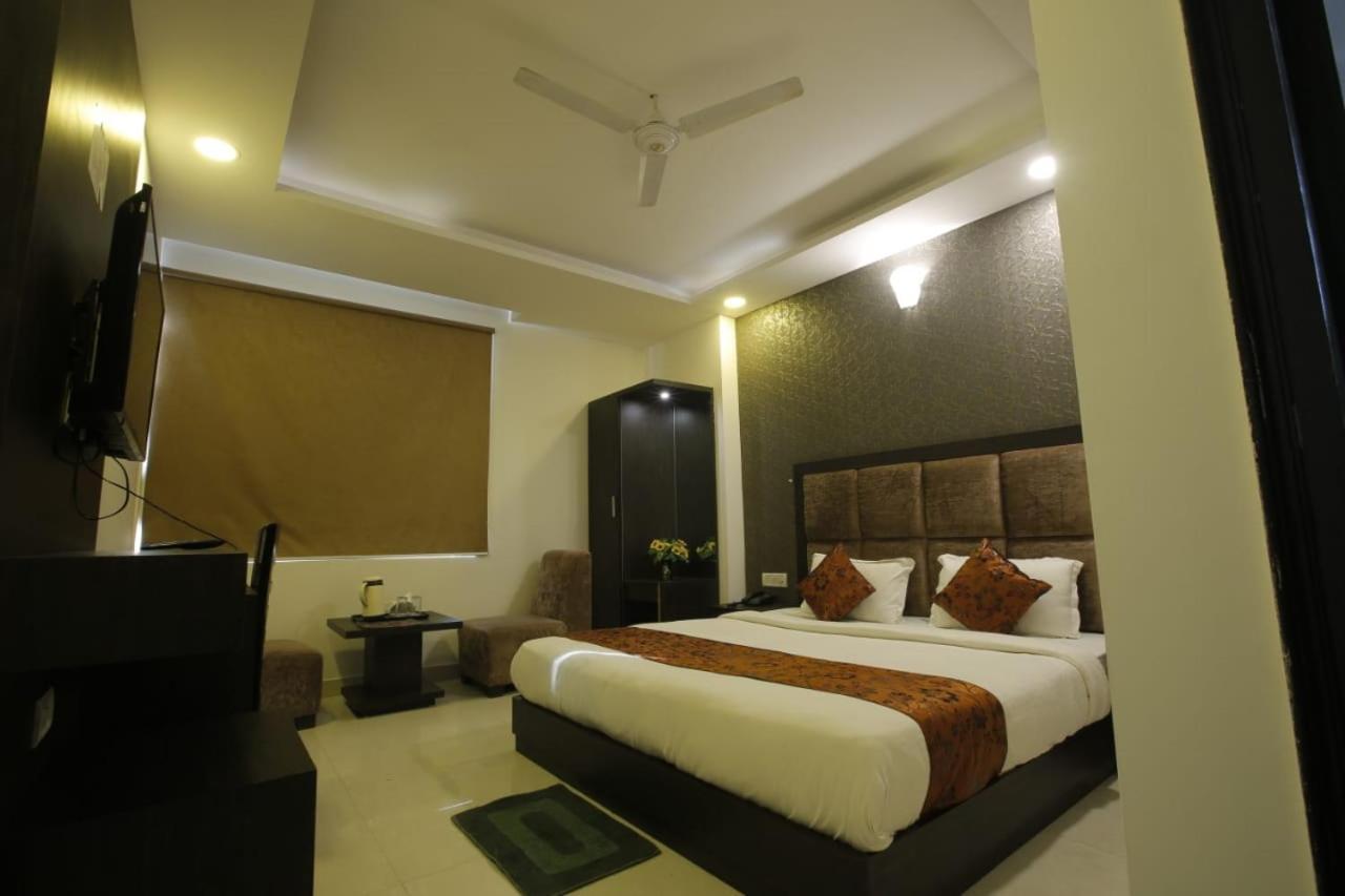 Hotel Aashiyana Inn New Delhi Exterior photo